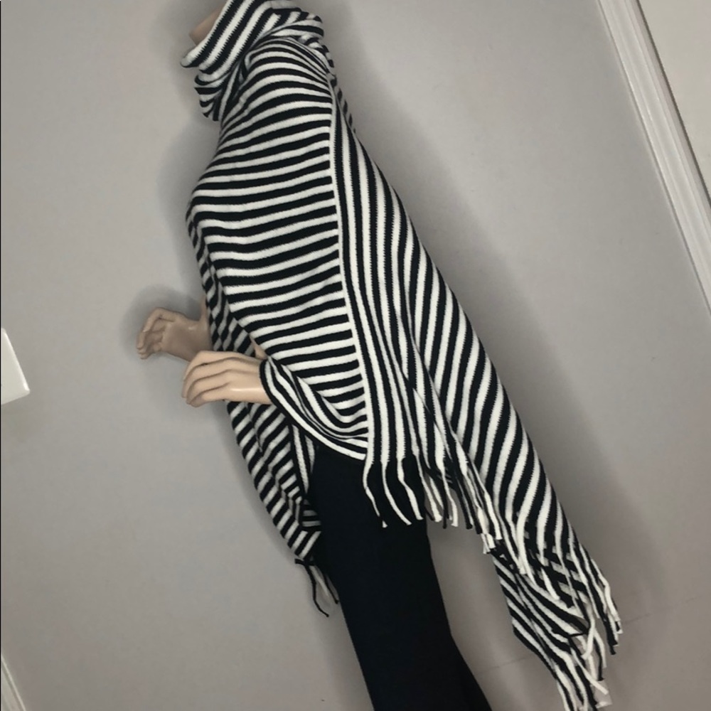 1 LEFT! Black & White fringe Poncho! - Picture 5 of 6